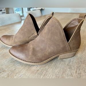 Universal Thread size 8 booties